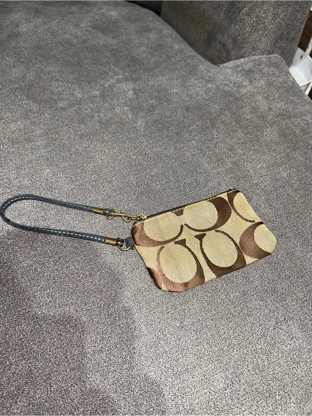 Coach vintage Signature Pattern Wristlet in Beige and Brown